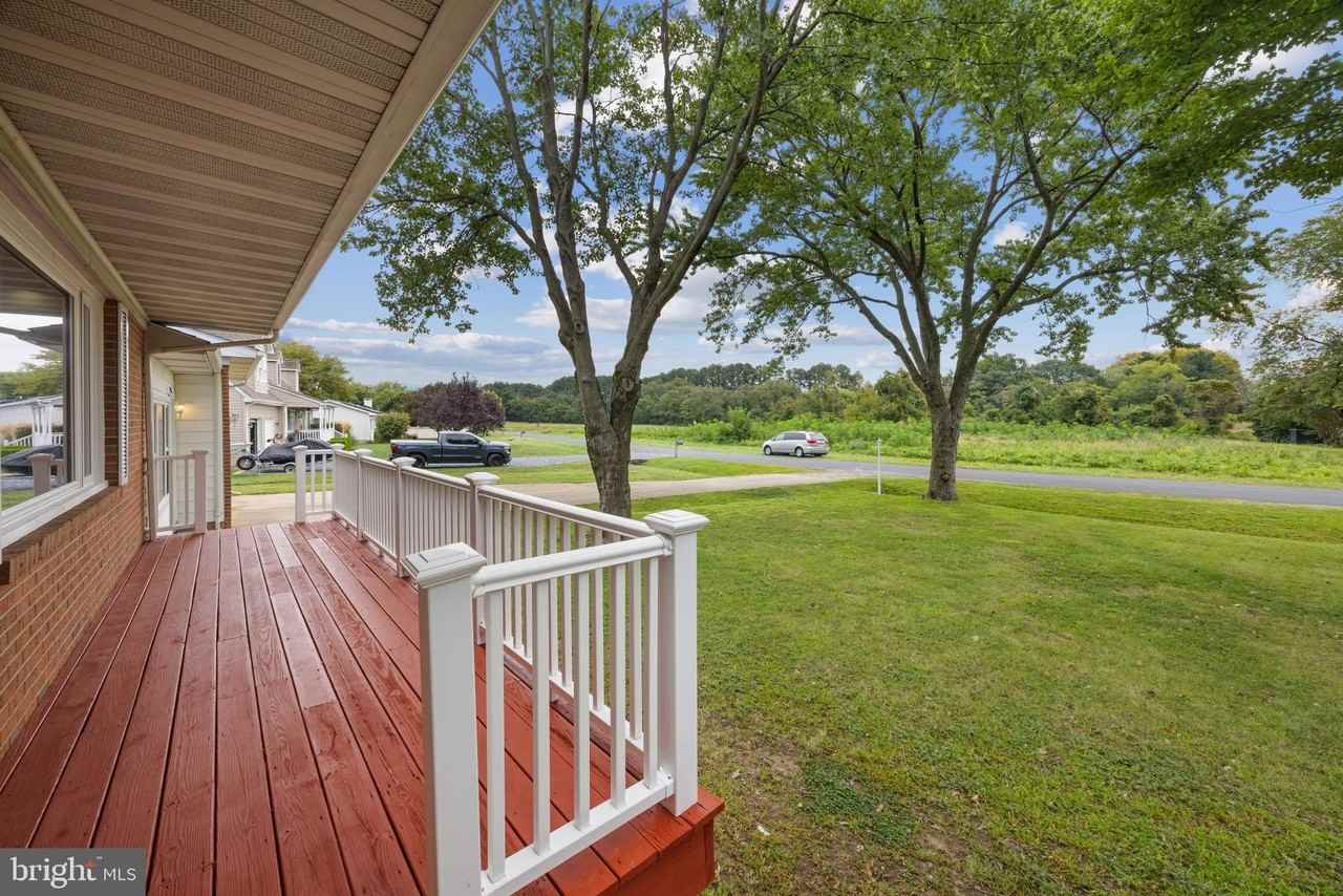 1905 Bayside Dr - Photo 4 of 47