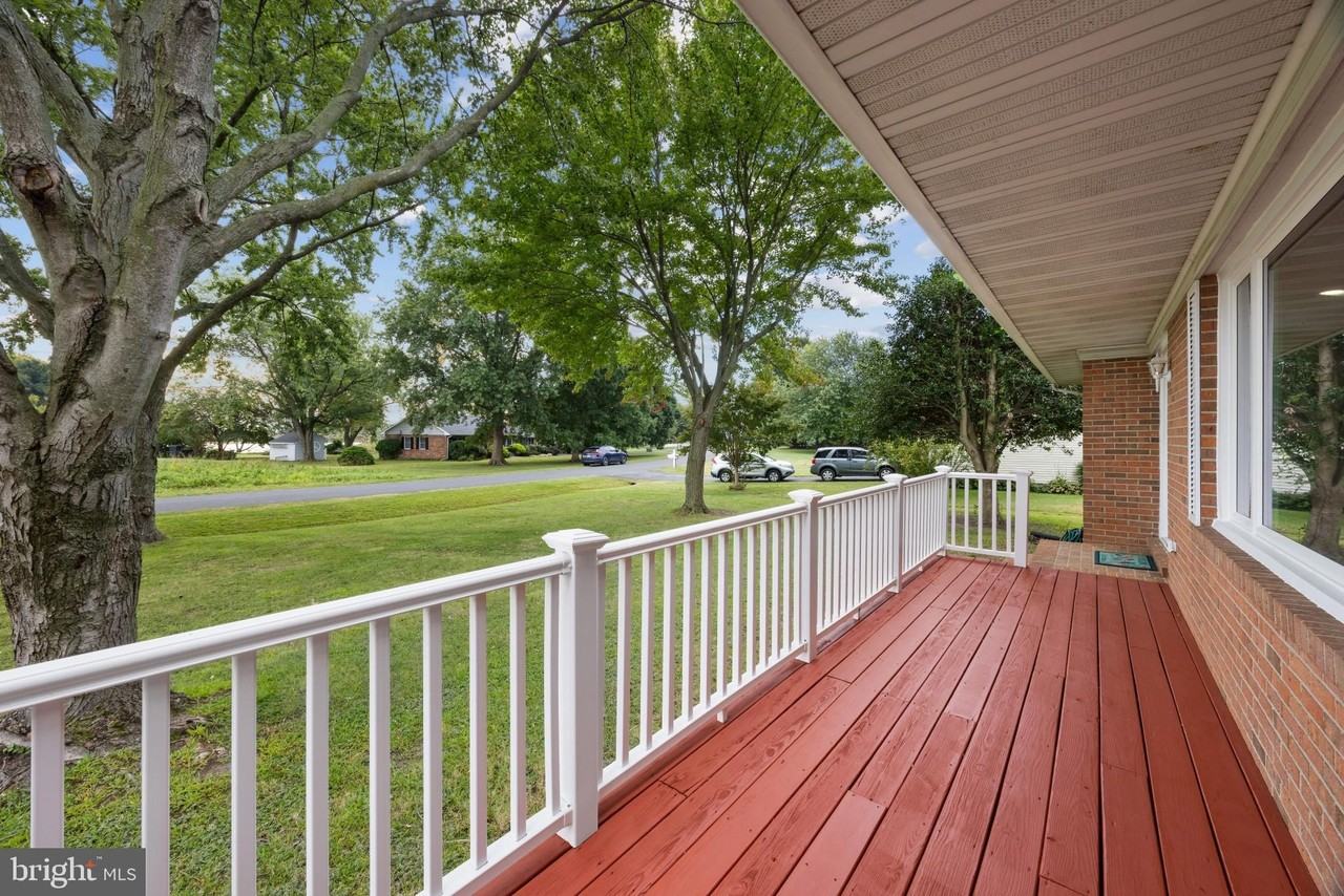 1905 Bayside Dr - Photo 5 of 47