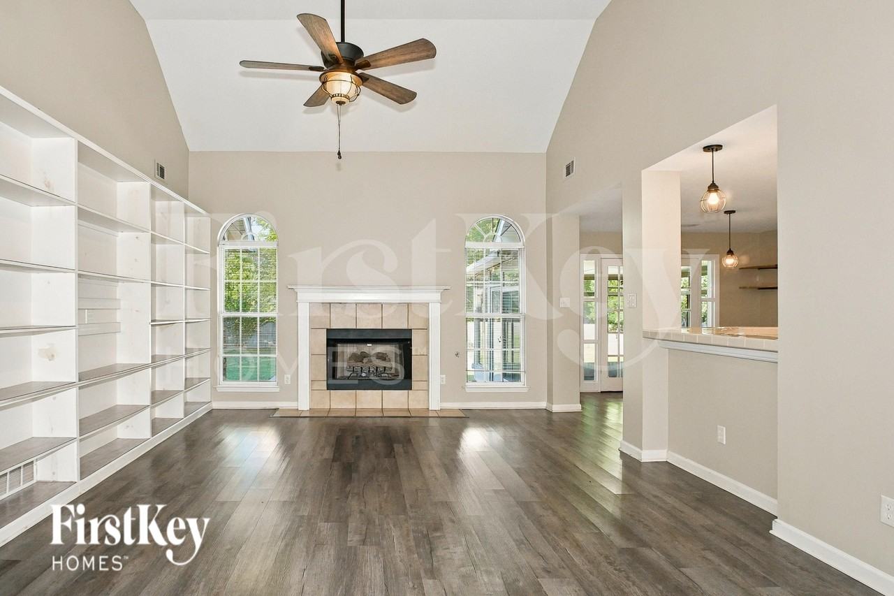 109 Stroud Cir - Photo 4 of 21