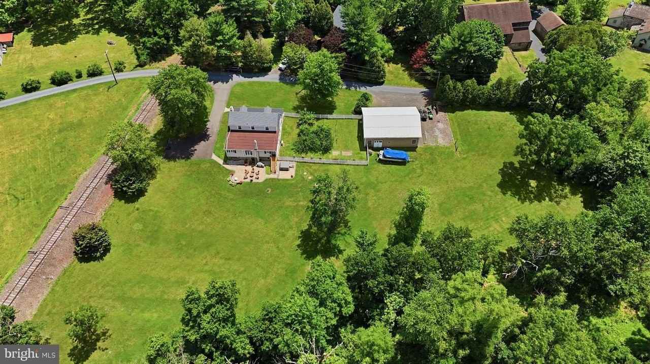 1682 Creek Rd - Photo 3 of 50