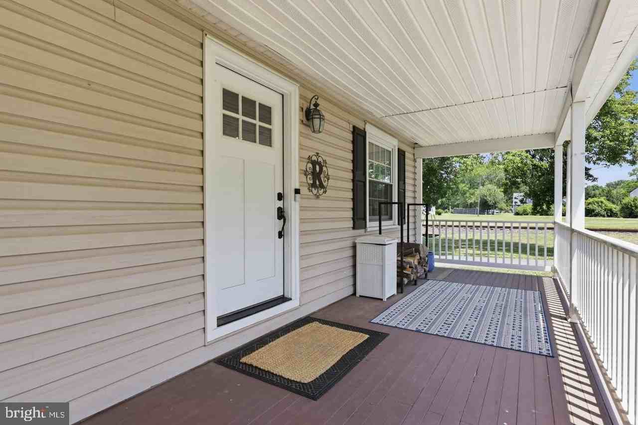 1682 Creek Rd - Photo 5 of 50