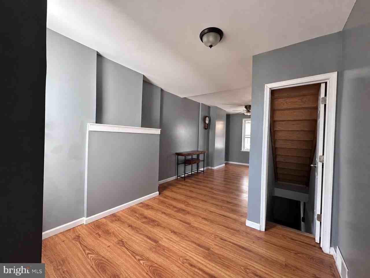 245 Lexington Ave - Photo 3 of 34