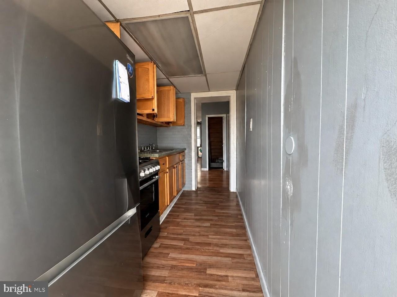 245 Lexington Ave - Photo 5 of 34