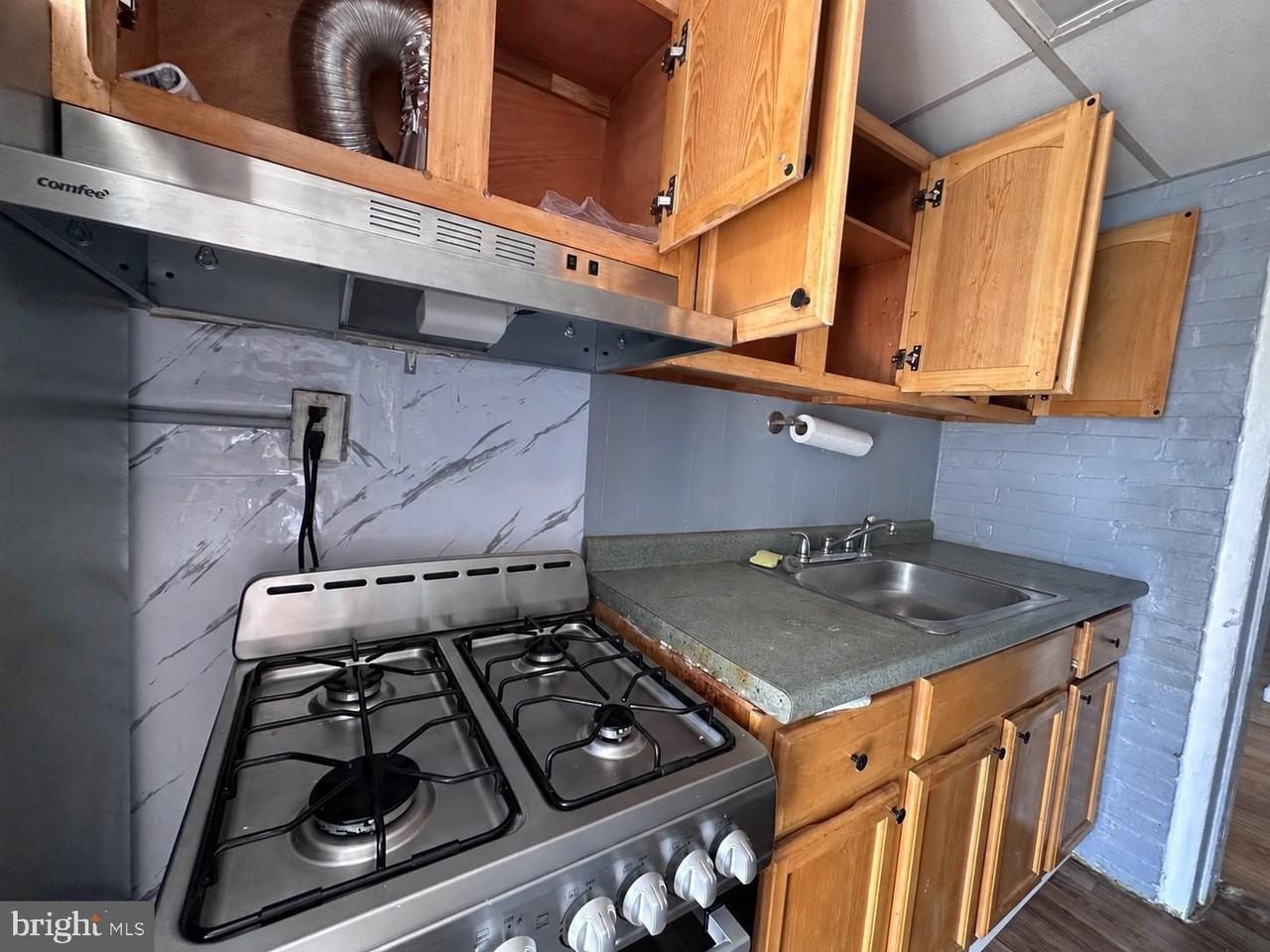 245 Lexington Ave - Photo 6 of 34