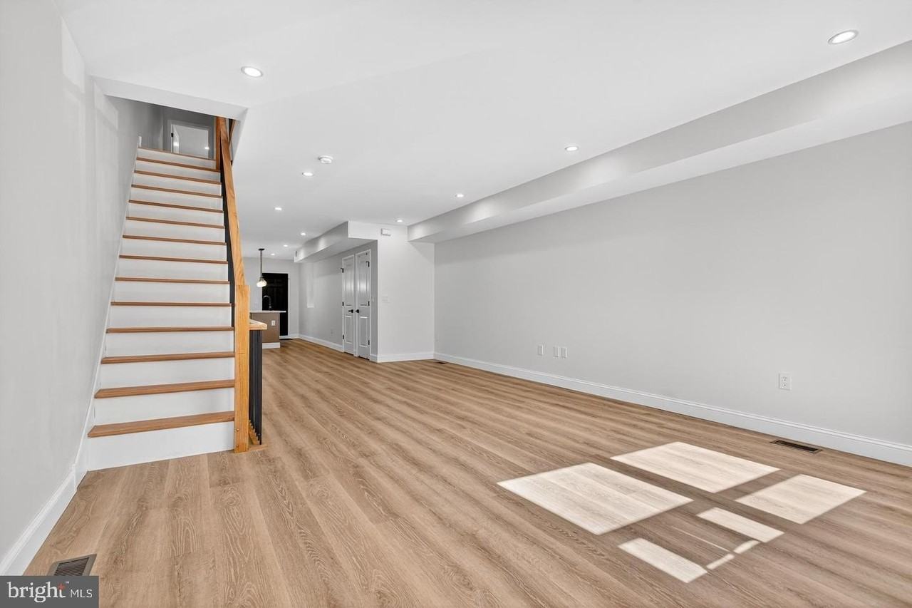 5925 Woodcrest Ave - Photo 4 of 31