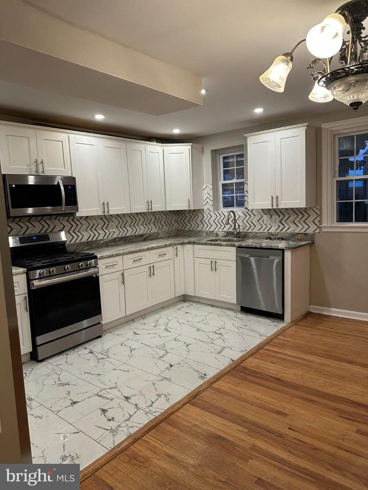 6117 Lawndale Ave - Photo 2 of 10