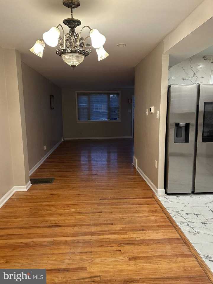 6117 Lawndale Ave - Photo 3 of 10