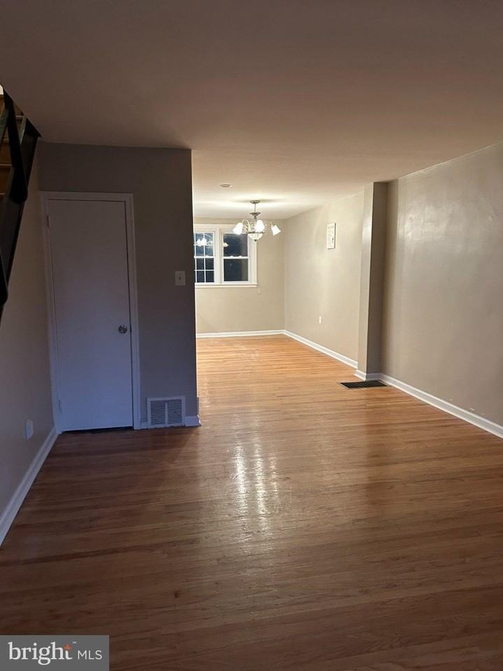 6117 Lawndale Ave - Photo 4 of 10