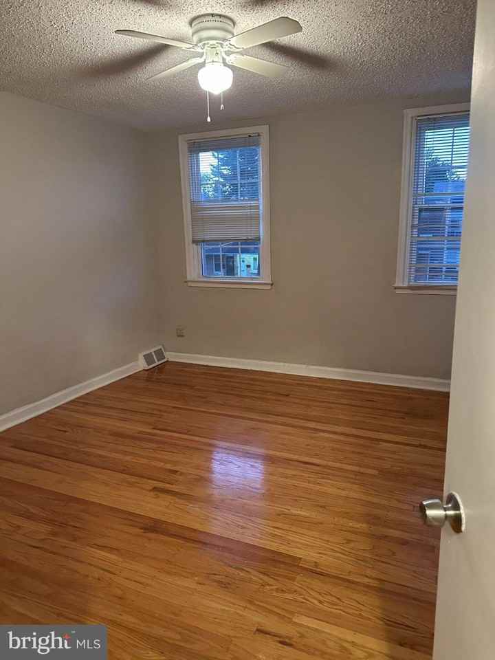 6117 Lawndale Ave - Photo 5 of 10
