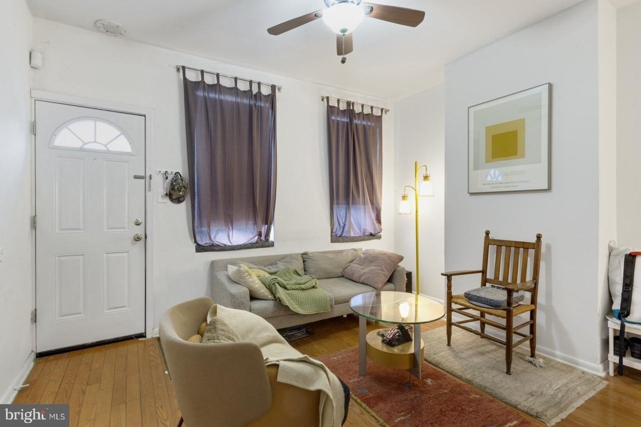 2606 Collins St - Photo 2 of 23