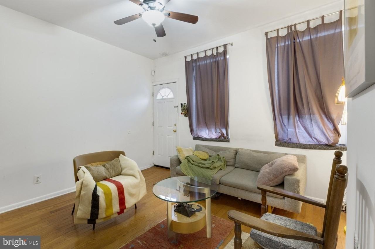 2606 Collins St - Photo 3 of 23