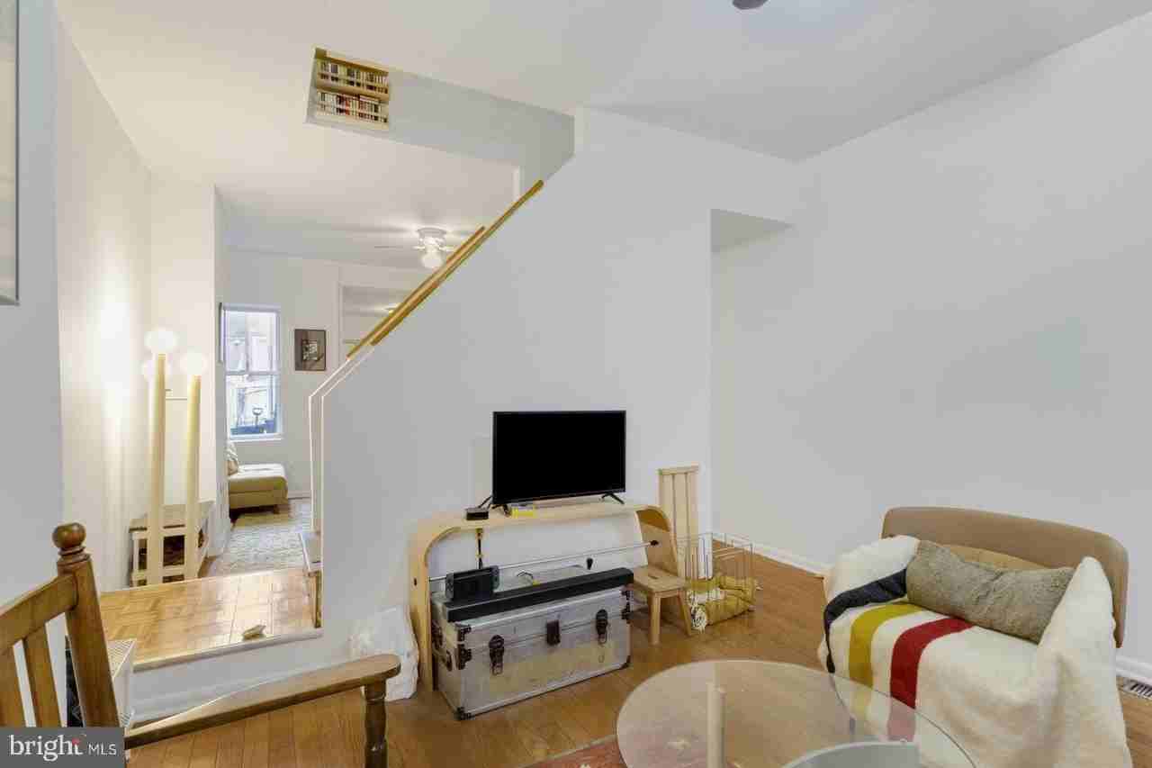 2606 Collins St - Photo 4 of 23