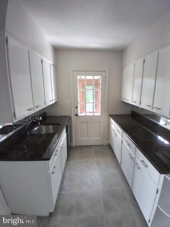 3131 N Abingdon St - Photo 7 of 33