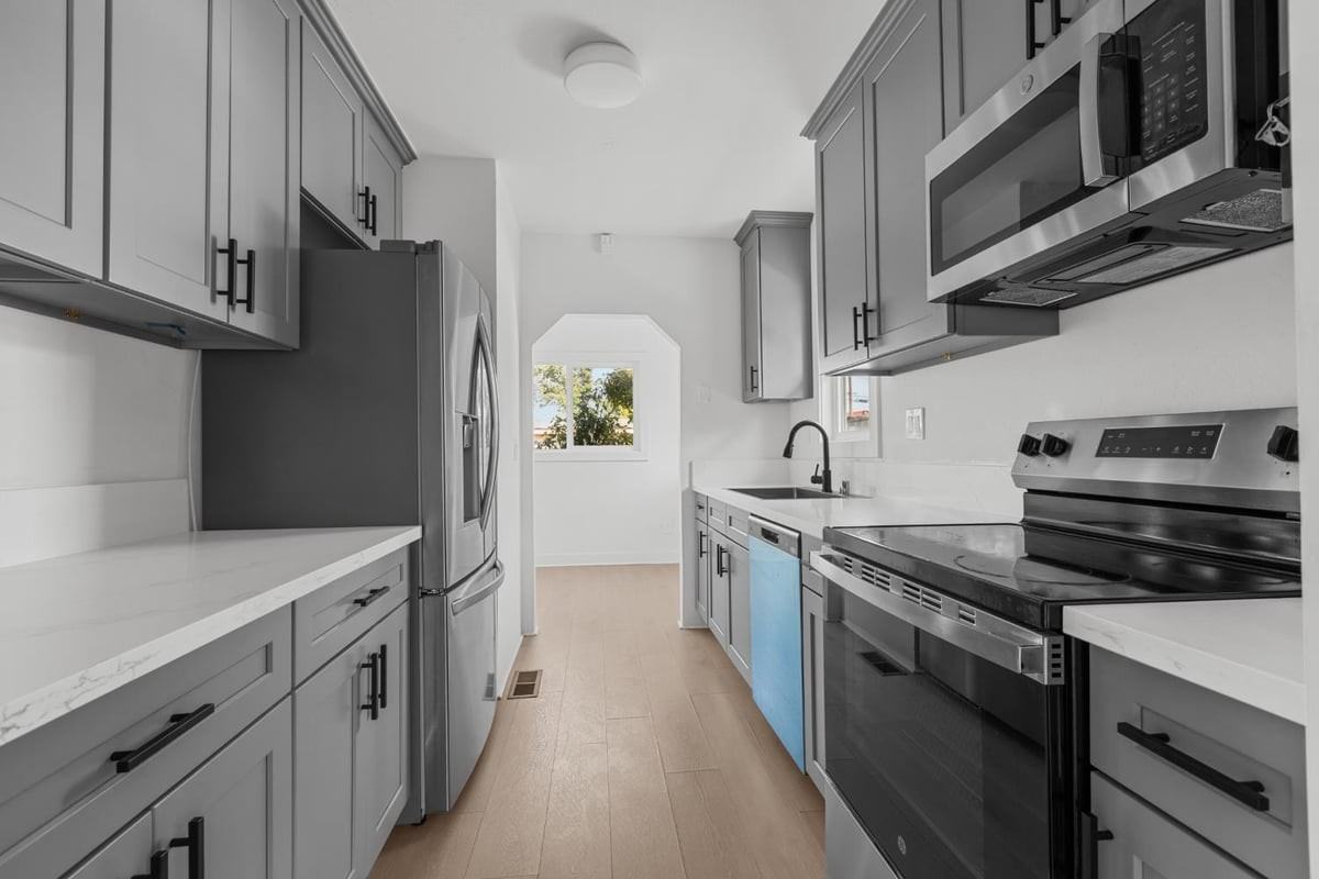 2761 32nd Ave - Photo 5 of 13