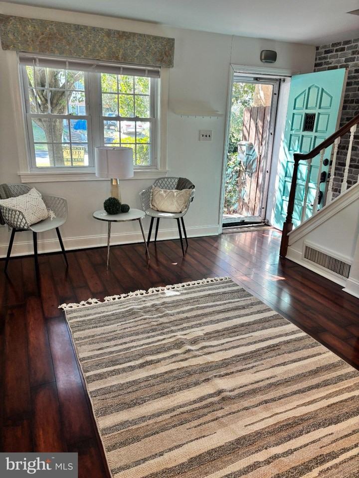 2308 Fairview Ter - Photo 4 of 45