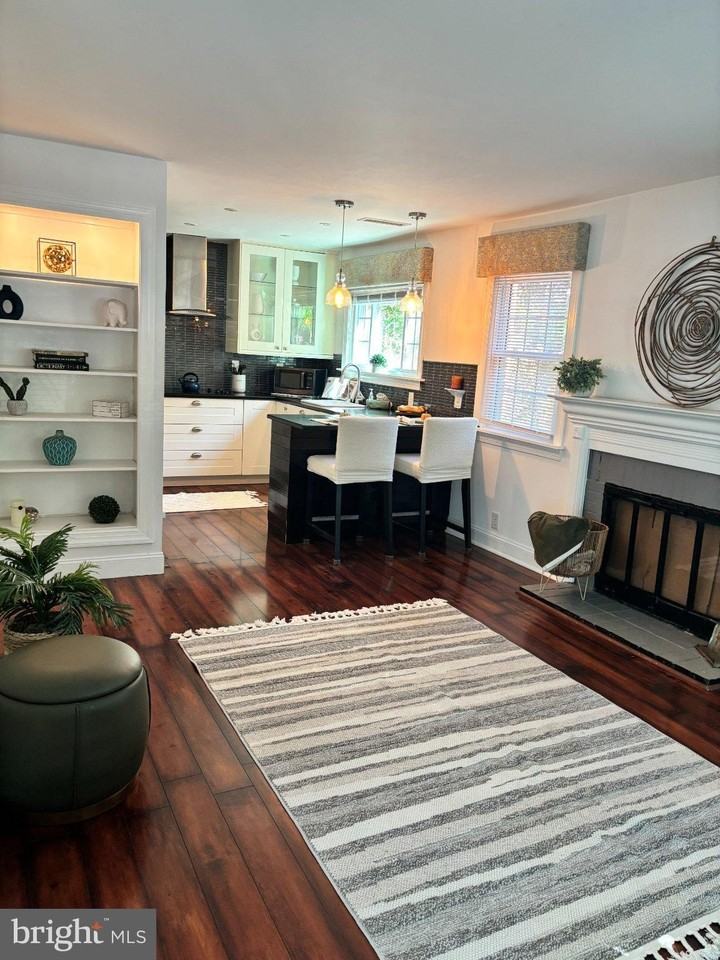 2308 Fairview Ter - Photo 6 of 45