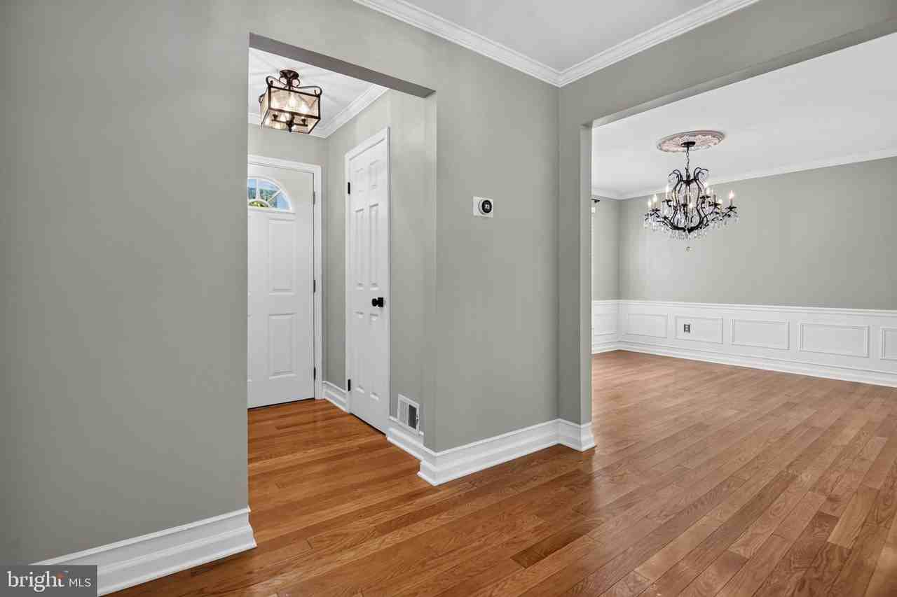 6143 Poburn Landing Ct - Photo 3 of 47