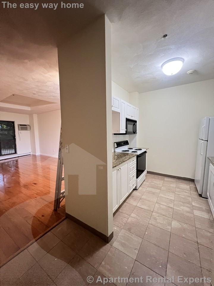 373 Highland Ave #222 - Photo 4 of 13
