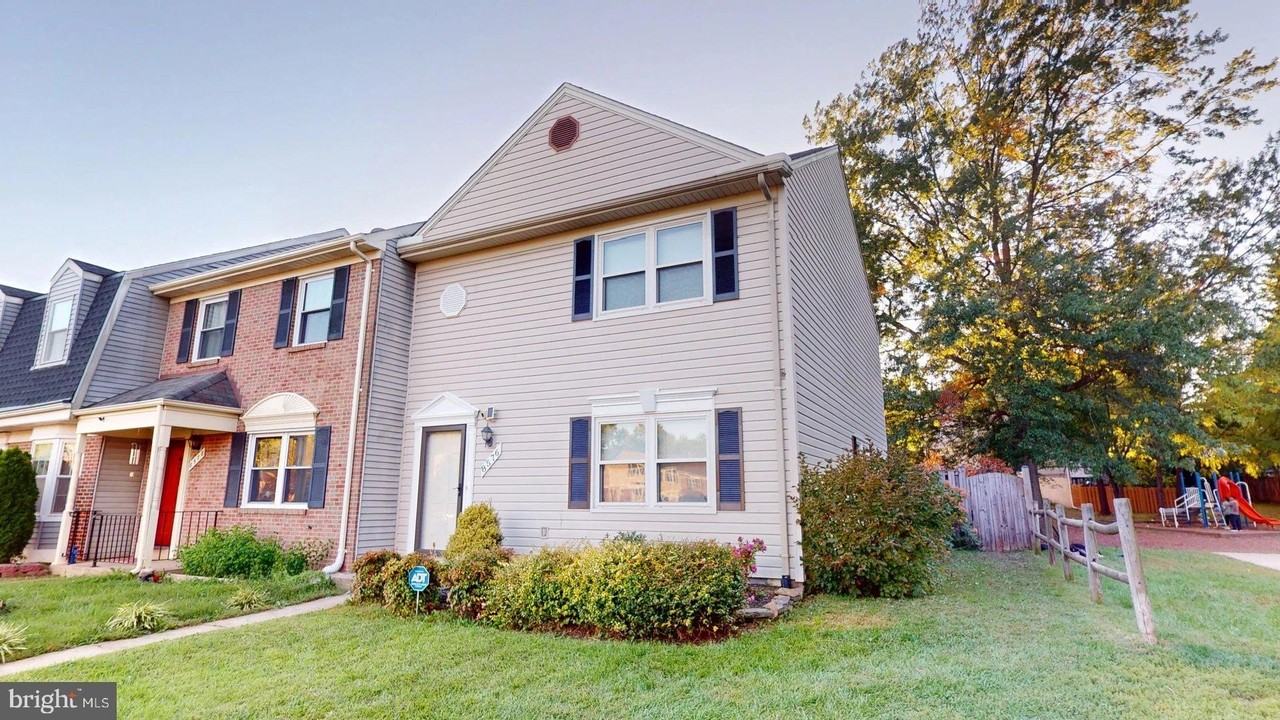 8576 Adamson St - Photo 2 of 25