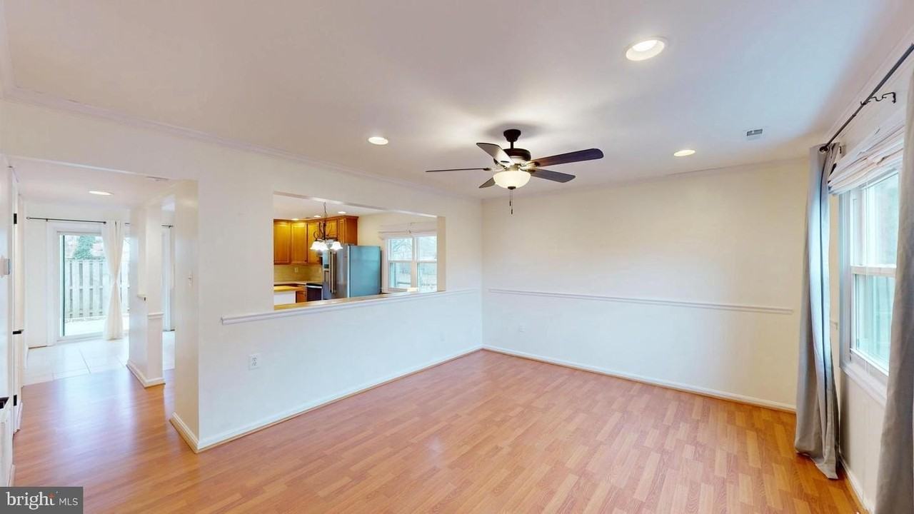 8576 Adamson St - Photo 4 of 25
