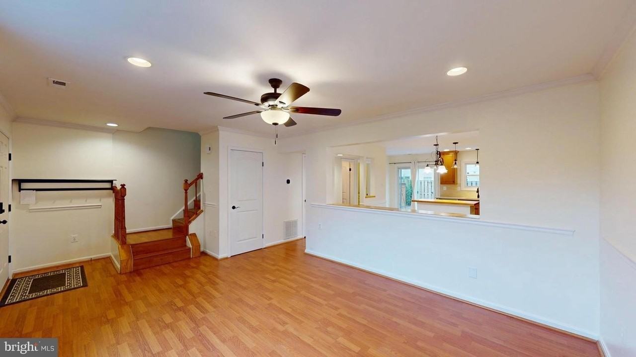 8576 Adamson St - Photo 5 of 25