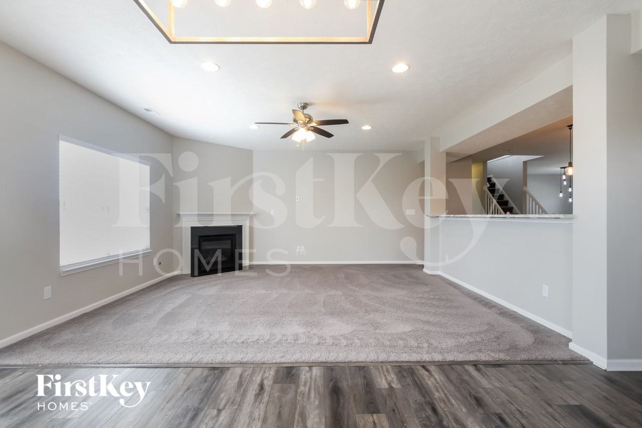 380 Thunderwood Dr - Photo 3 of 15
