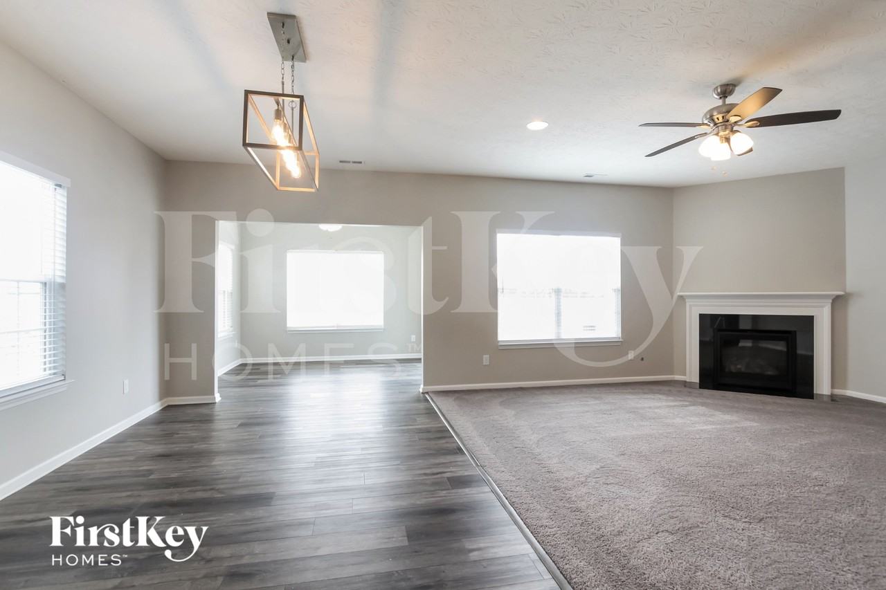 380 Thunderwood Dr - Photo 5 of 15