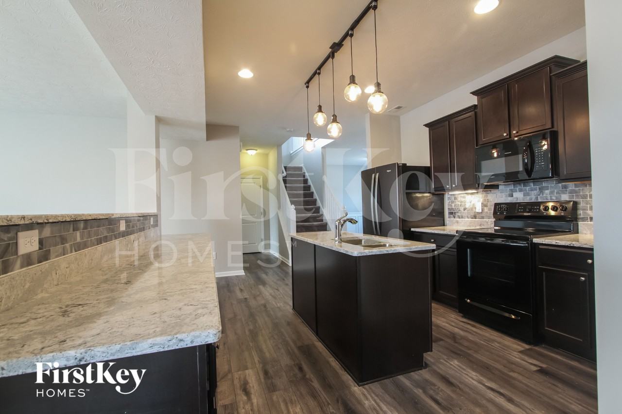 380 Thunderwood Dr - Photo 7 of 15