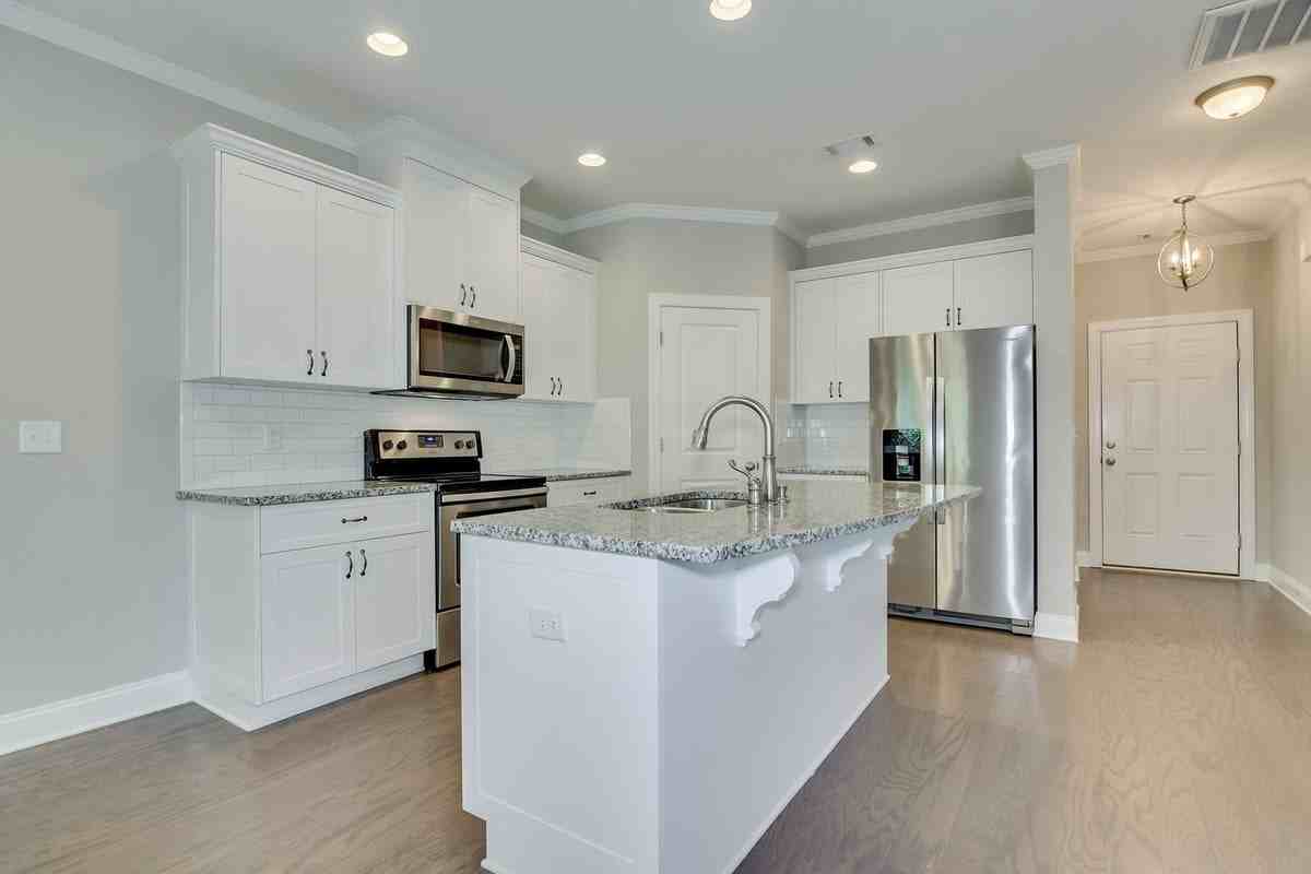 689 Aberdeen Cir - Photo 4 of 32