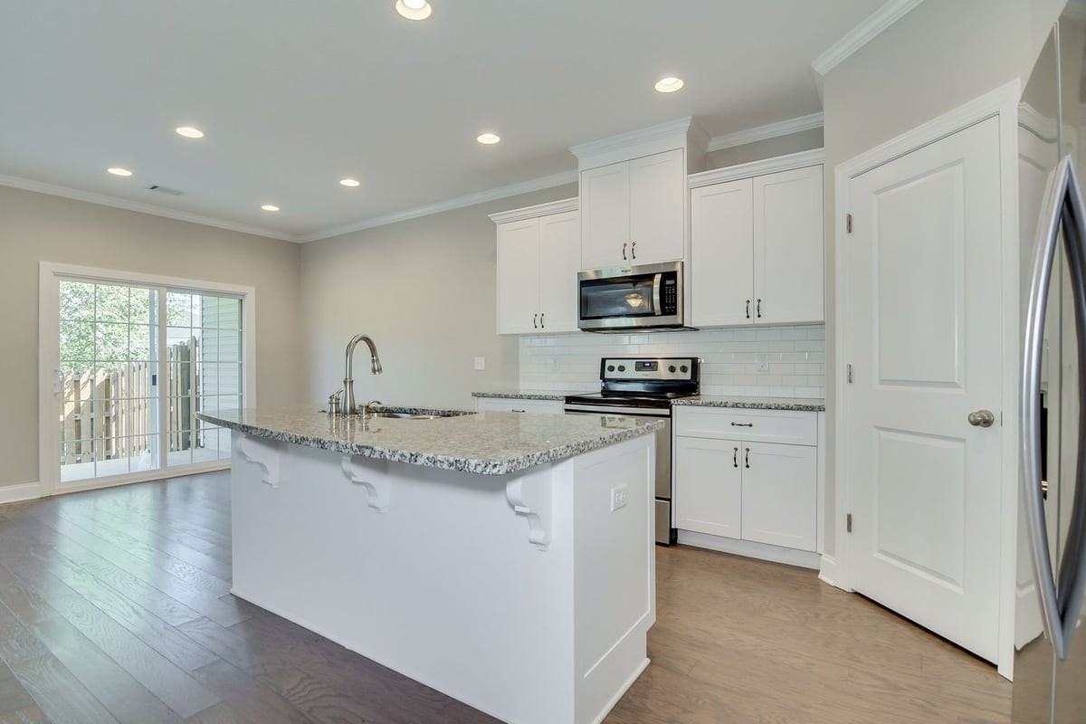 689 Aberdeen Cir - Photo 5 of 32