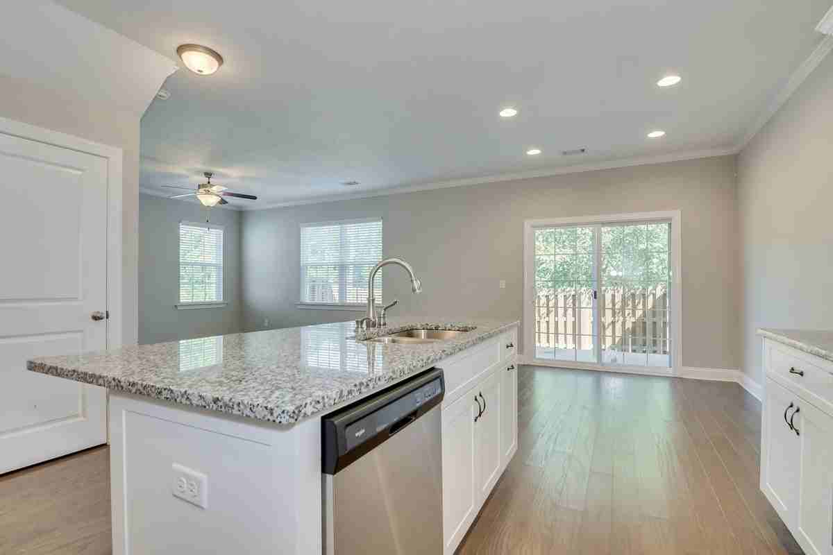 689 Aberdeen Cir - Photo 6 of 32