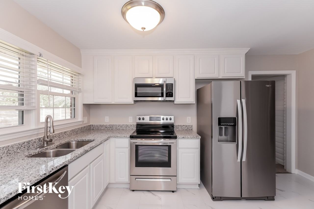 1122 Ann St - Photo 3 of 15