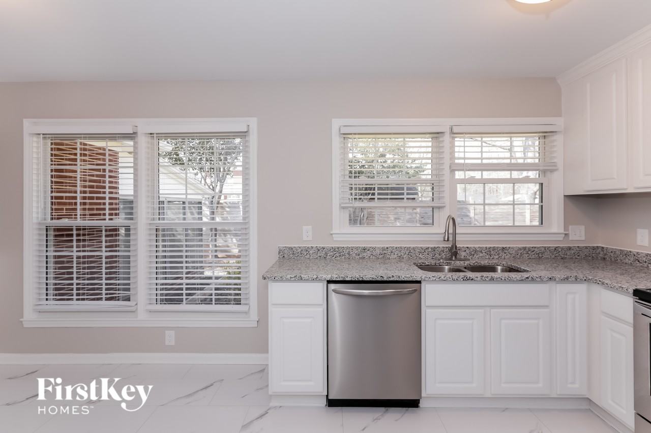 1122 Ann St - Photo 4 of 15