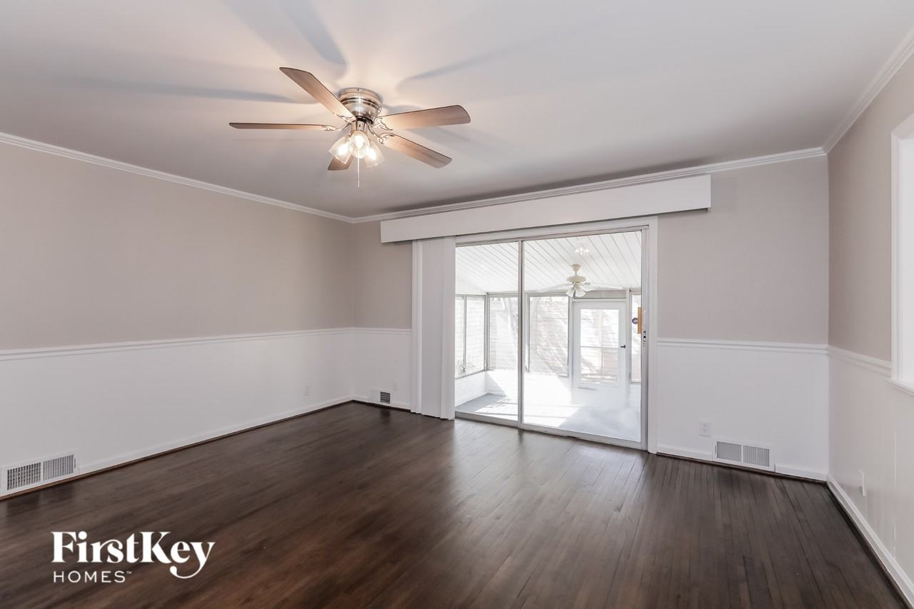 1122 Ann St - Photo 5 of 15