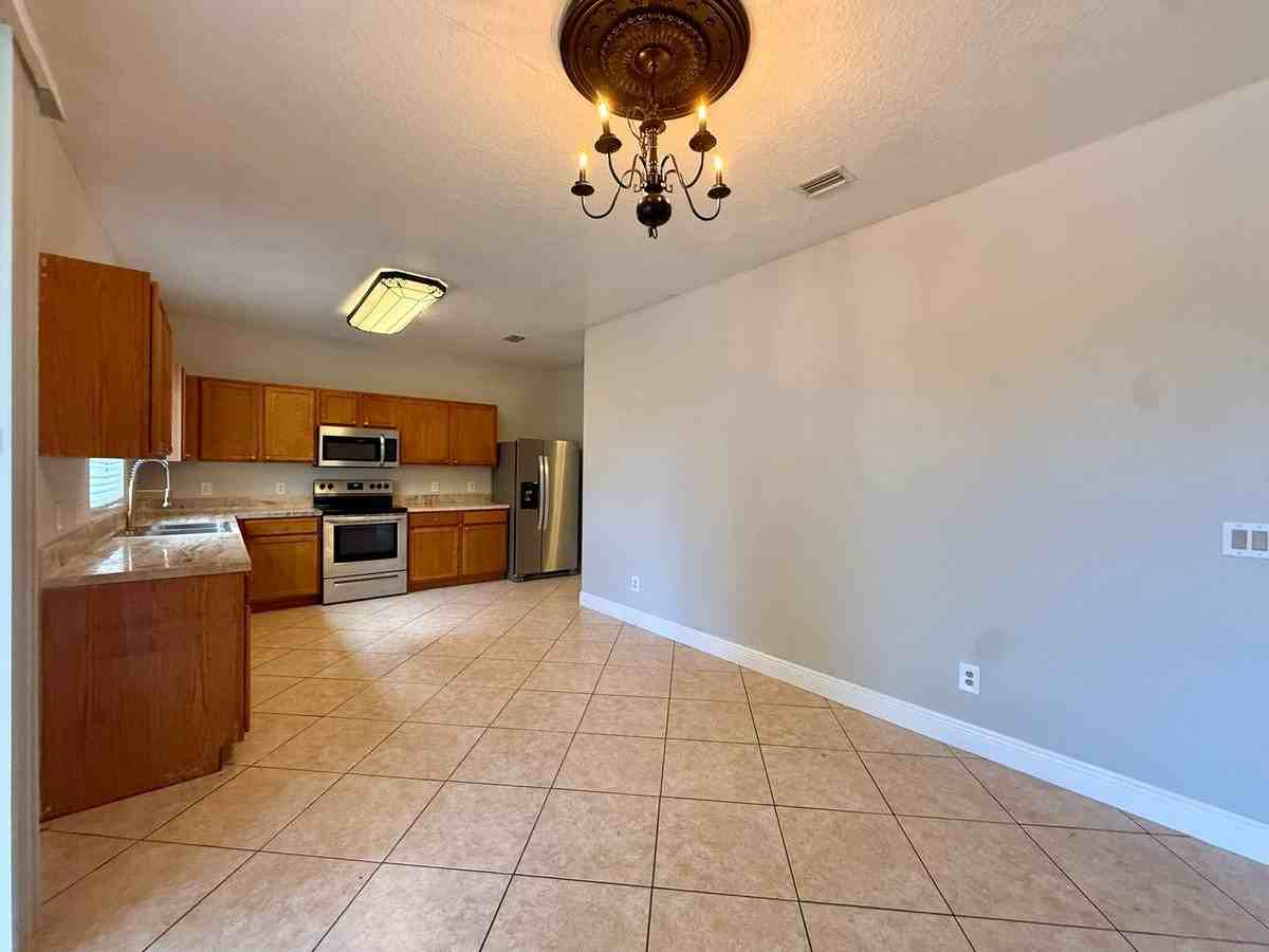 4275 Canby Dr - Photo 5 of 30
