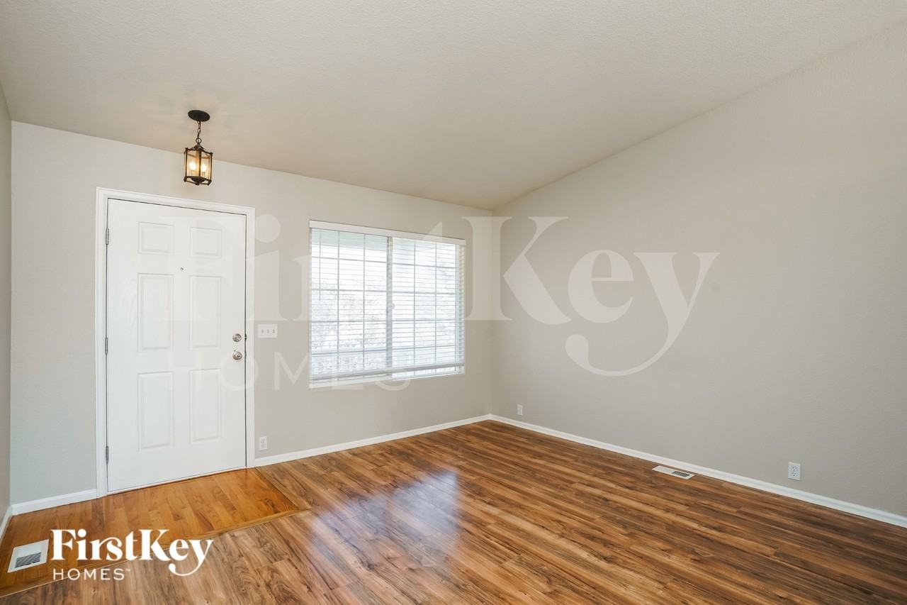 8334 Silver Glen Dr - Photo 3 of 16