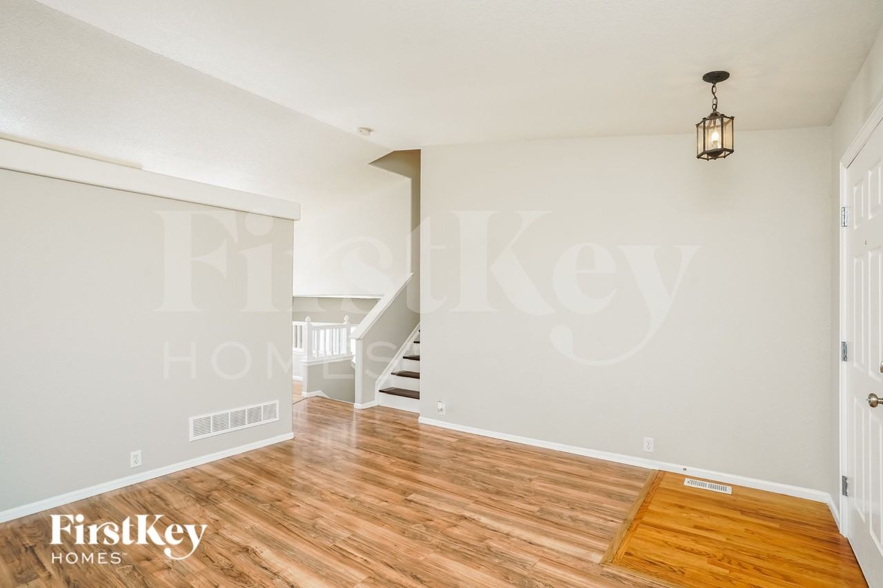 8334 Silver Glen Dr - Photo 4 of 16