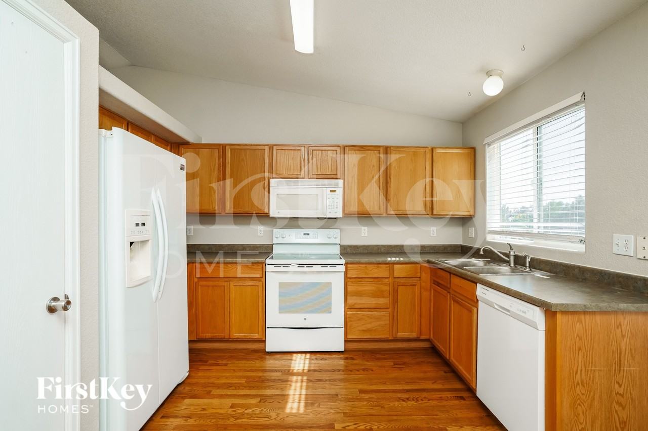 8334 Silver Glen Dr - Photo 6 of 16