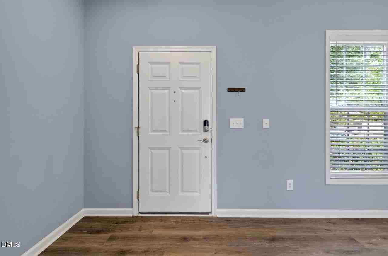 4 Alexis Ct - Photo 5 of 38
