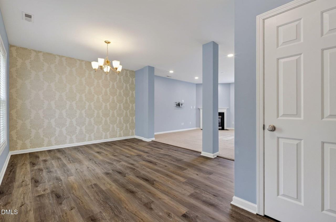 4 Alexis Ct - Photo 6 of 38
