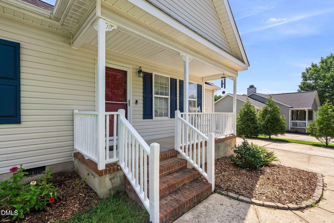 211 Courtland Dr - Photo 3 of 46
