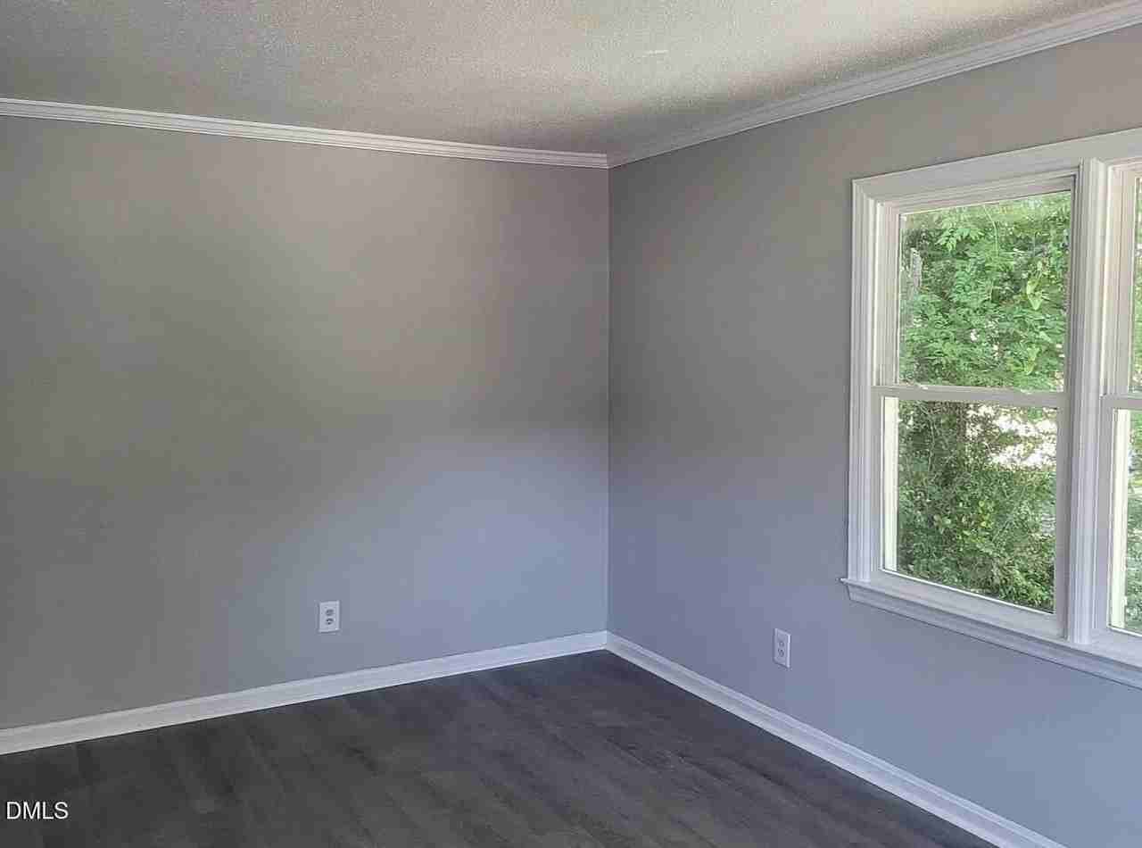 916 Long Ave - Photo 4 of 8