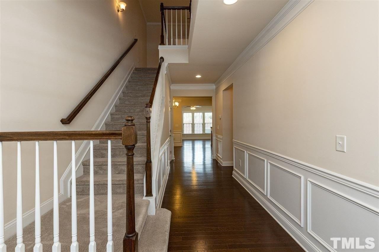 409 Daylin Dr - Photo 3 of 22