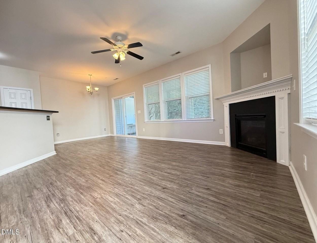 163 Deacon Ridge St - Photo 3 of 31