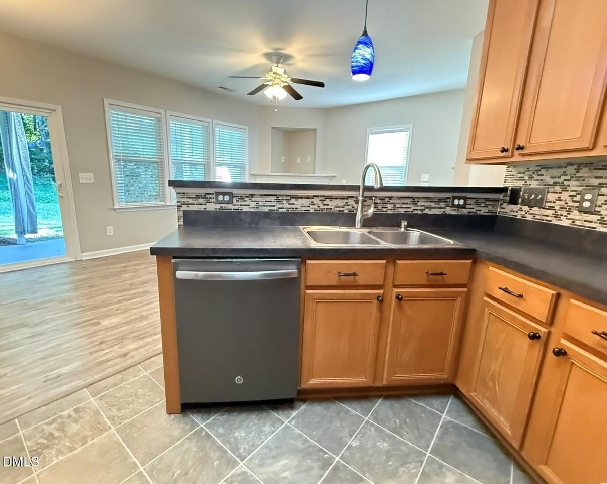 163 Deacon Ridge St - Photo 6 of 31