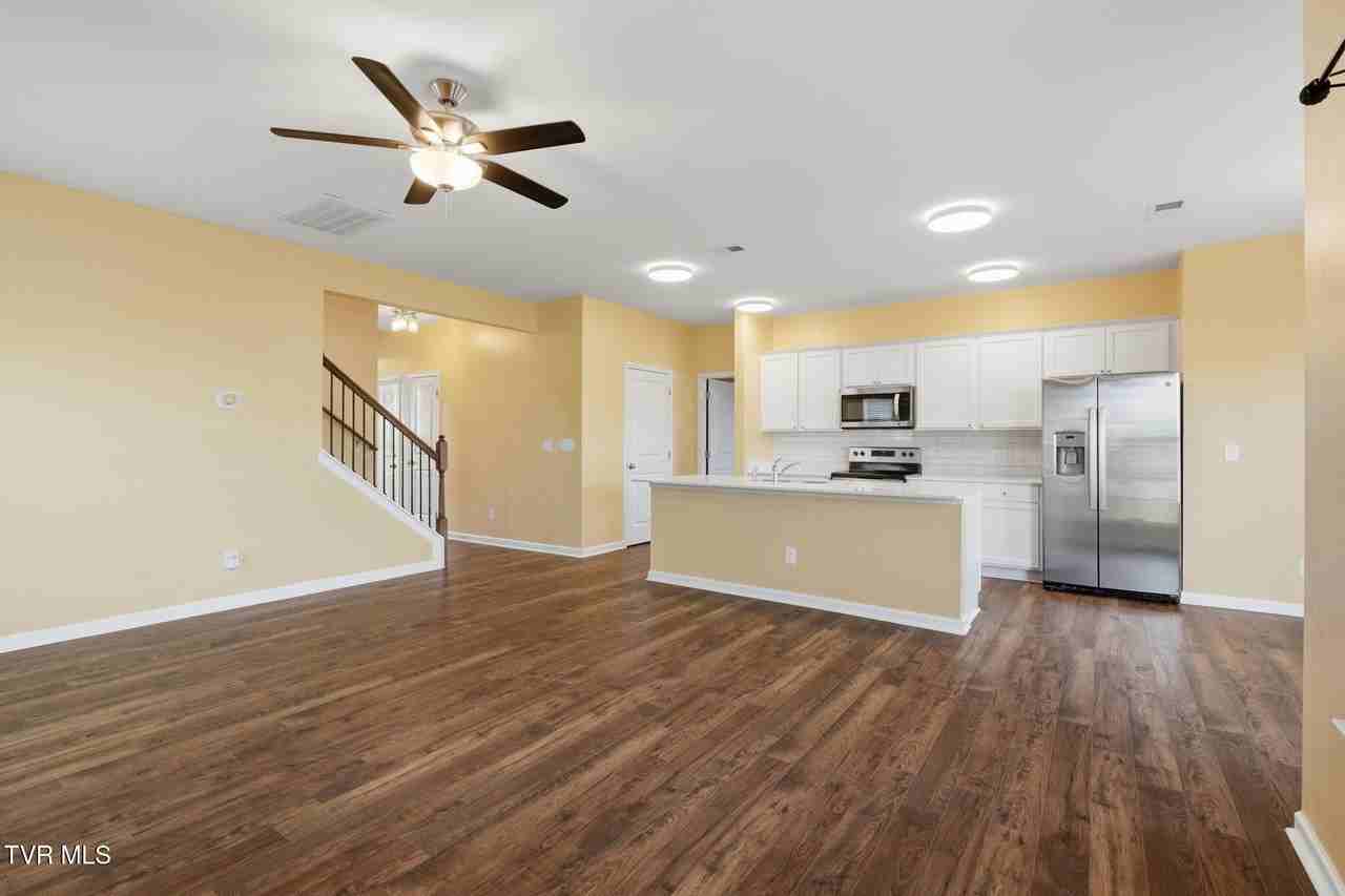 2327 Evarts Hill Dr - Photo 7 of 47