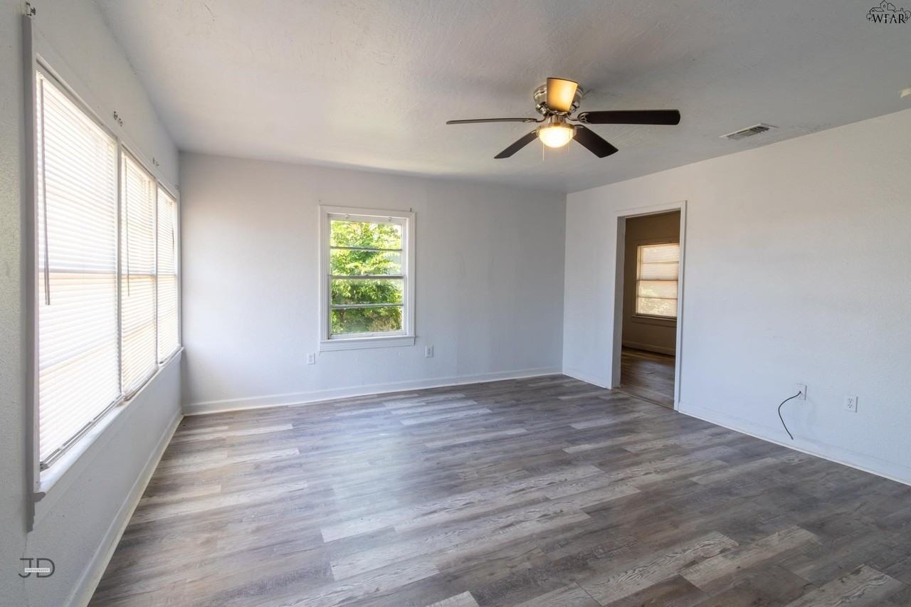 2911 Armory Rd - Photo 2 of 15