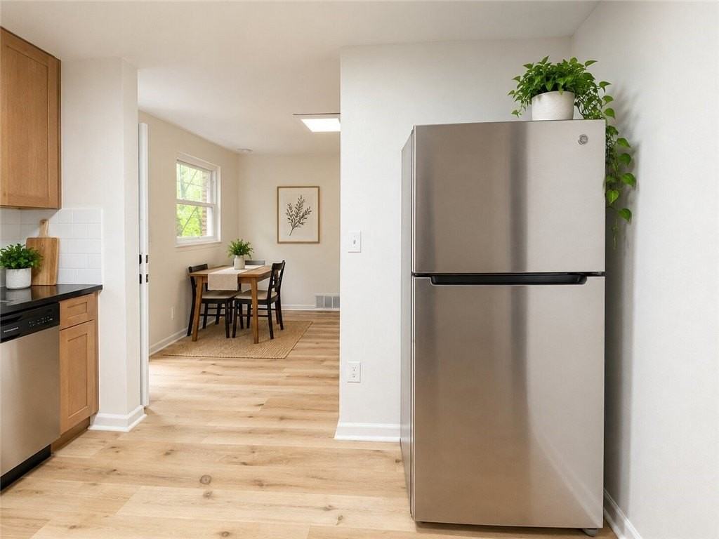 187 Howard St - Photo 3 of 8