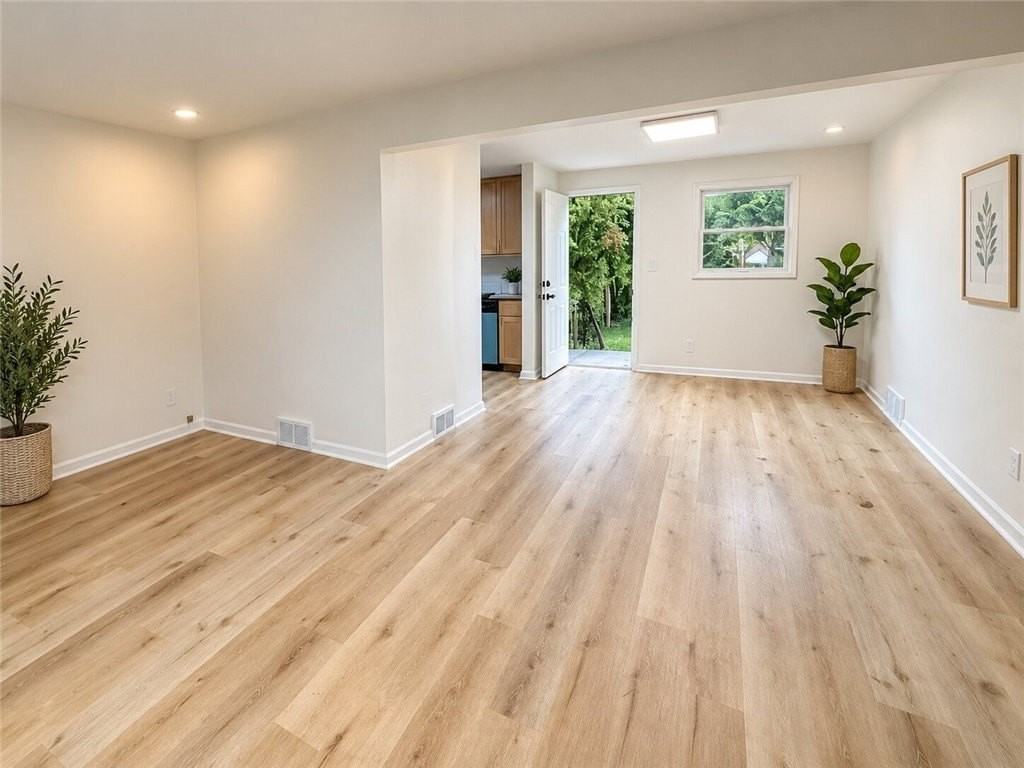 187 Howard St - Photo 4 of 8