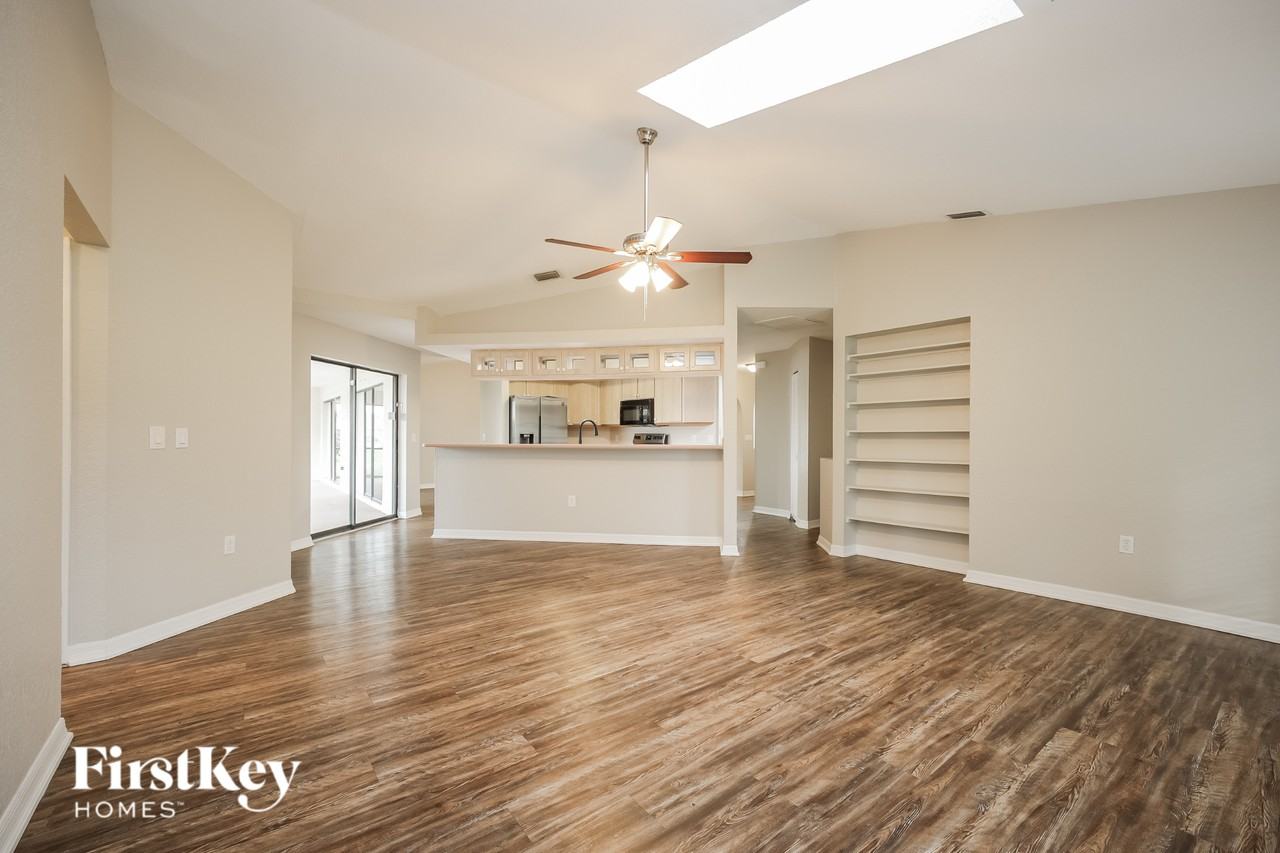 383 Mendoza St - Photo 3 of 16